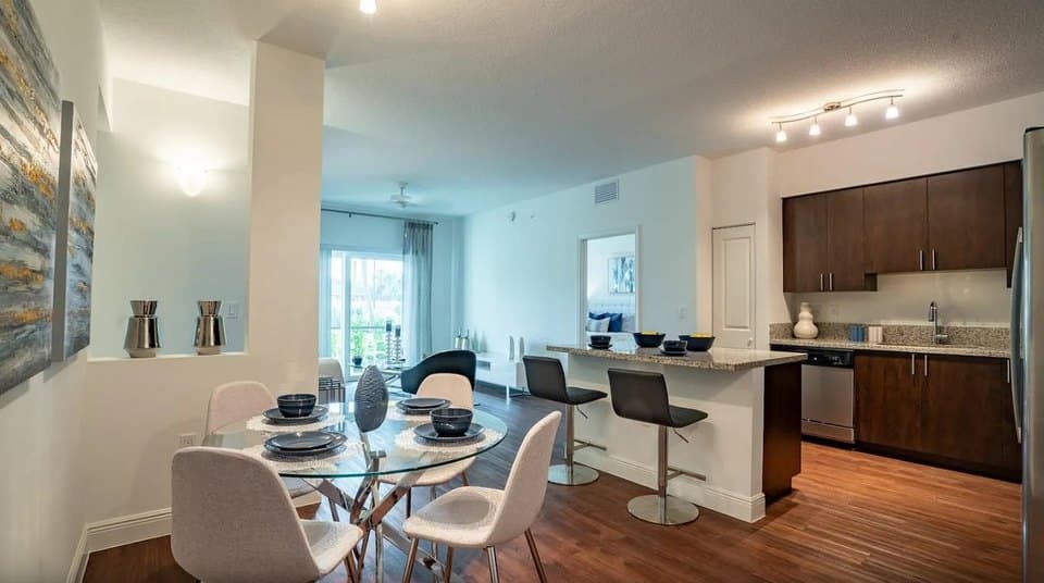 Alugo apartamento 3/2 em WPB
